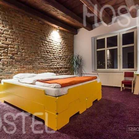 3 Bros' Hostel Cieszyn Чешин Стая снимка