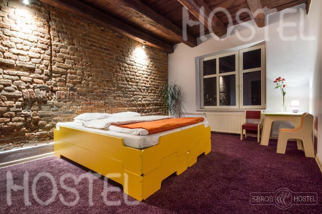 3 Bros' Hostel Cieszyn Чешин Стая снимка