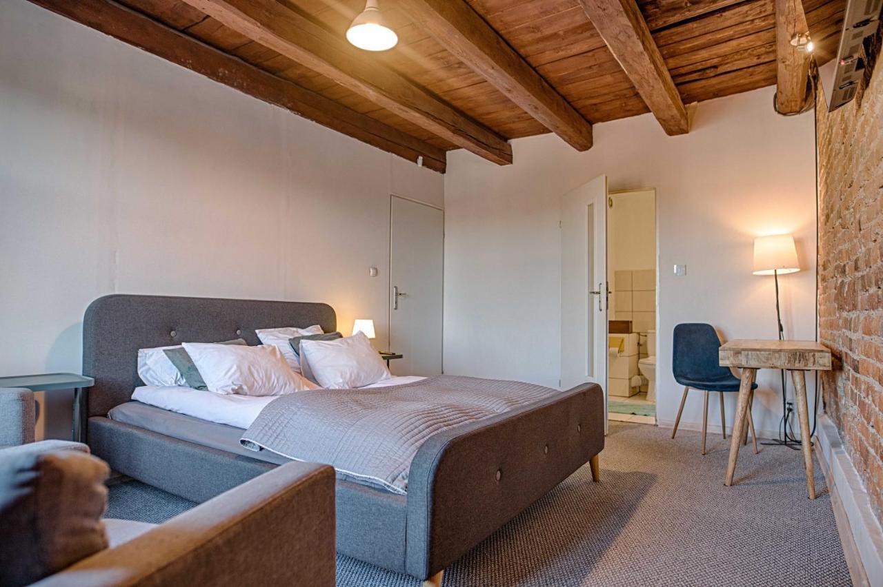3 Bros' Hostel Cieszyn Чешин Екстериор снимка