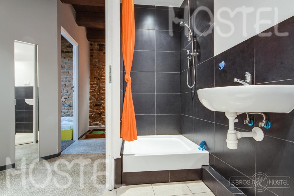 3 Bros' Hostel Cieszyn Екстериор снимка