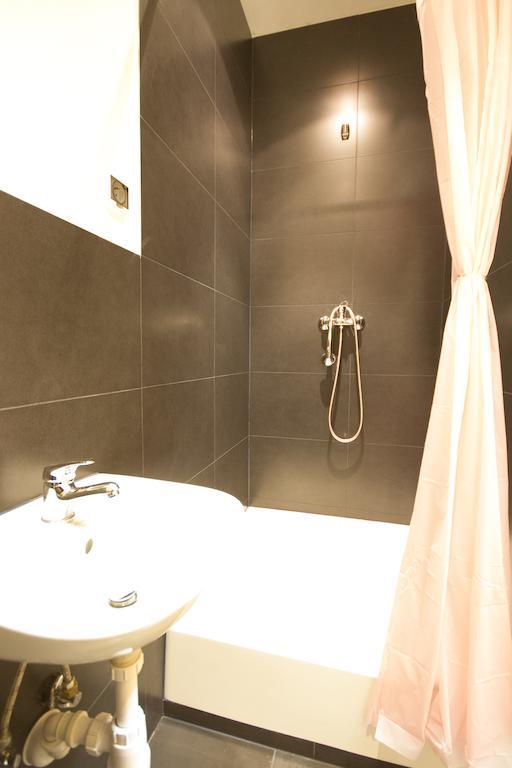 3 Bros' Hostel Cieszyn Чешин Стая снимка