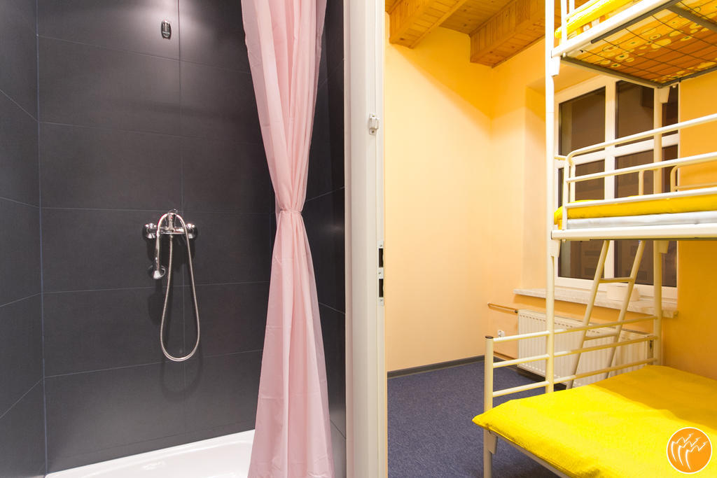 3 Bros' Hostel Cieszyn Чешин Екстериор снимка